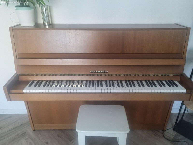 Sehr gut erhaltenes Klavier abzugeben