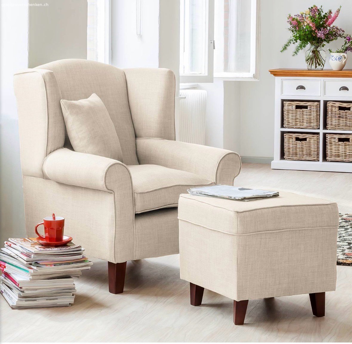 Sessel mit Hocker. Bequemer Sessel mit Hocker in beige.

Abholung ab 19. September möglich, Transport müssen selbst organisiert werden.