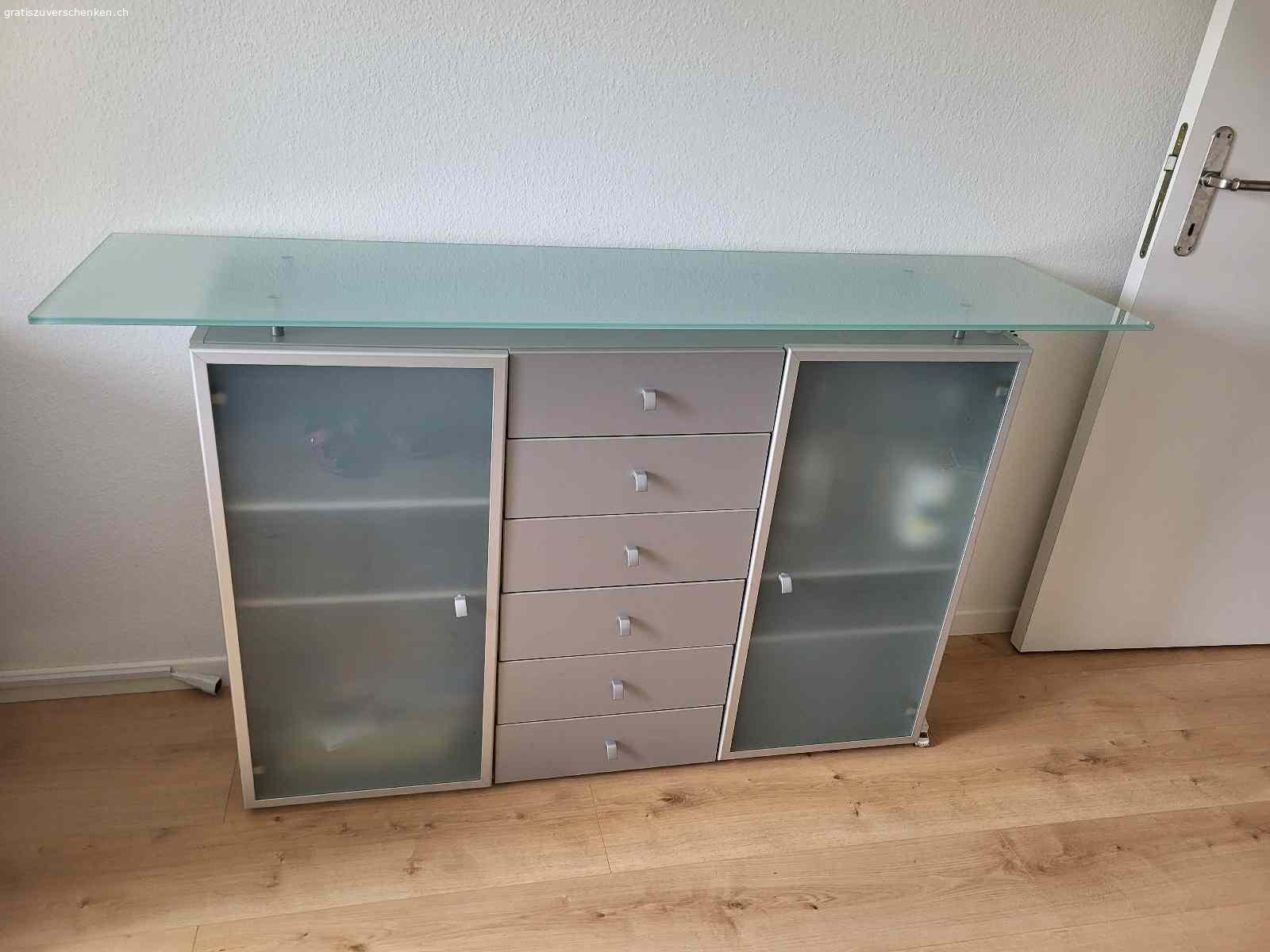 Sideboard. Wegen Umzug abzugeben

B151cm x T 40cm x H 80cm