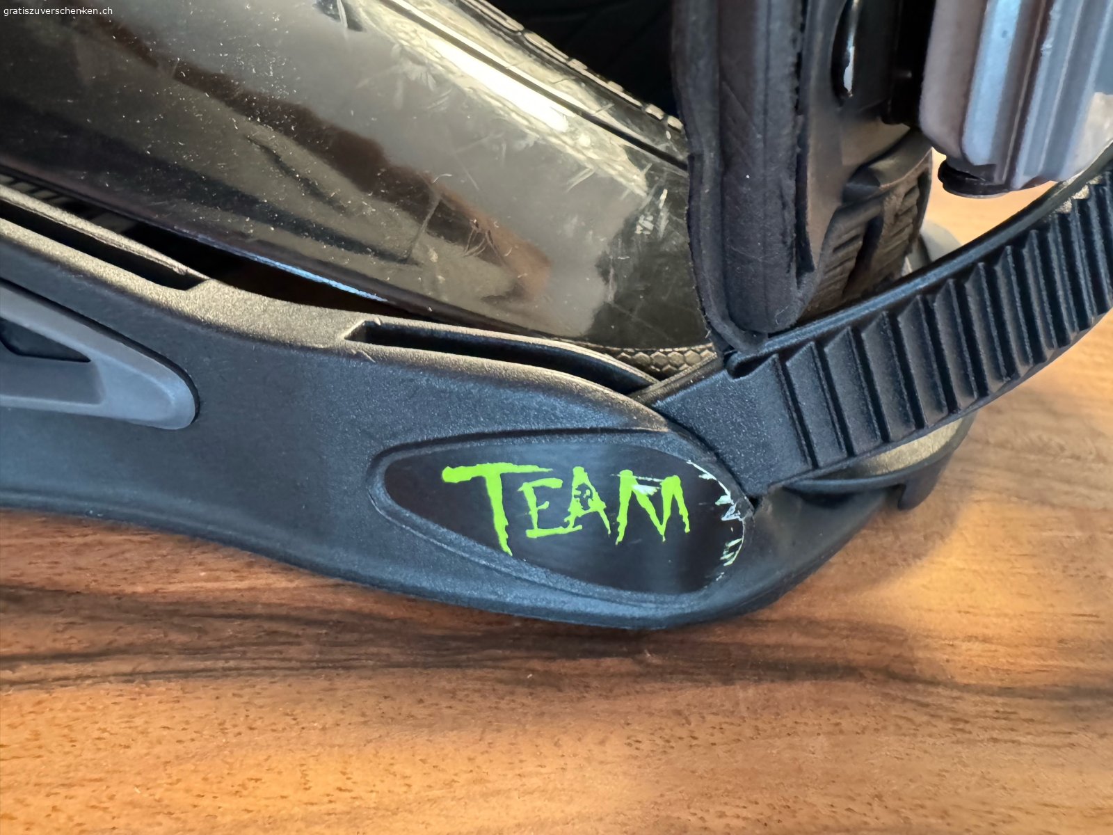 Snowboardbindung. Nitro Snowboardbindung zu verschenken