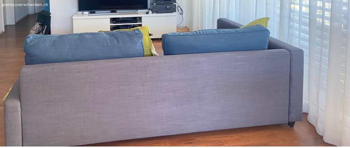 Sofa mit Bettfunktion. Das Sofa erfüllt noch voll seinen Zweck! Einzig: Die Rückenlehne ist etwas gebogen- sie Foto Vergleich vorher- nachher. Vermutlich ist drinnen etwas gebrochen. Aber es funktioniert alles noch gut. Das Bettsofa ist bequem