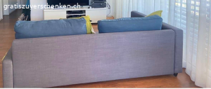 Sofa mit Bettfunktion. Das Sofa erfüllt noch voll seinen Zweck! Einzig: Die Rückenlehne ist etwas gebogen- sie Foto Vergleich vorher- nachher. Vermutlich ist drinnen etwas gebrochen. Aber es funktioniert alles noch gut. Das Bettsofa ist bequem