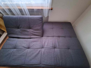 Sofa mit drei Funktionen. Zu verschenken, ein Sofa mit drei Funktionen

Das Sofa kann als Bett, Liegebett oder Sofa genutzt werden. 
Die Lehnenteile können individuell aufgeklappt oder heruntergeklappt werden,
Masse: 175x120 cm

Das Sofa muss abgeholt werden