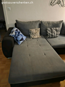 Sofa mit Liegeteil zu verschenken