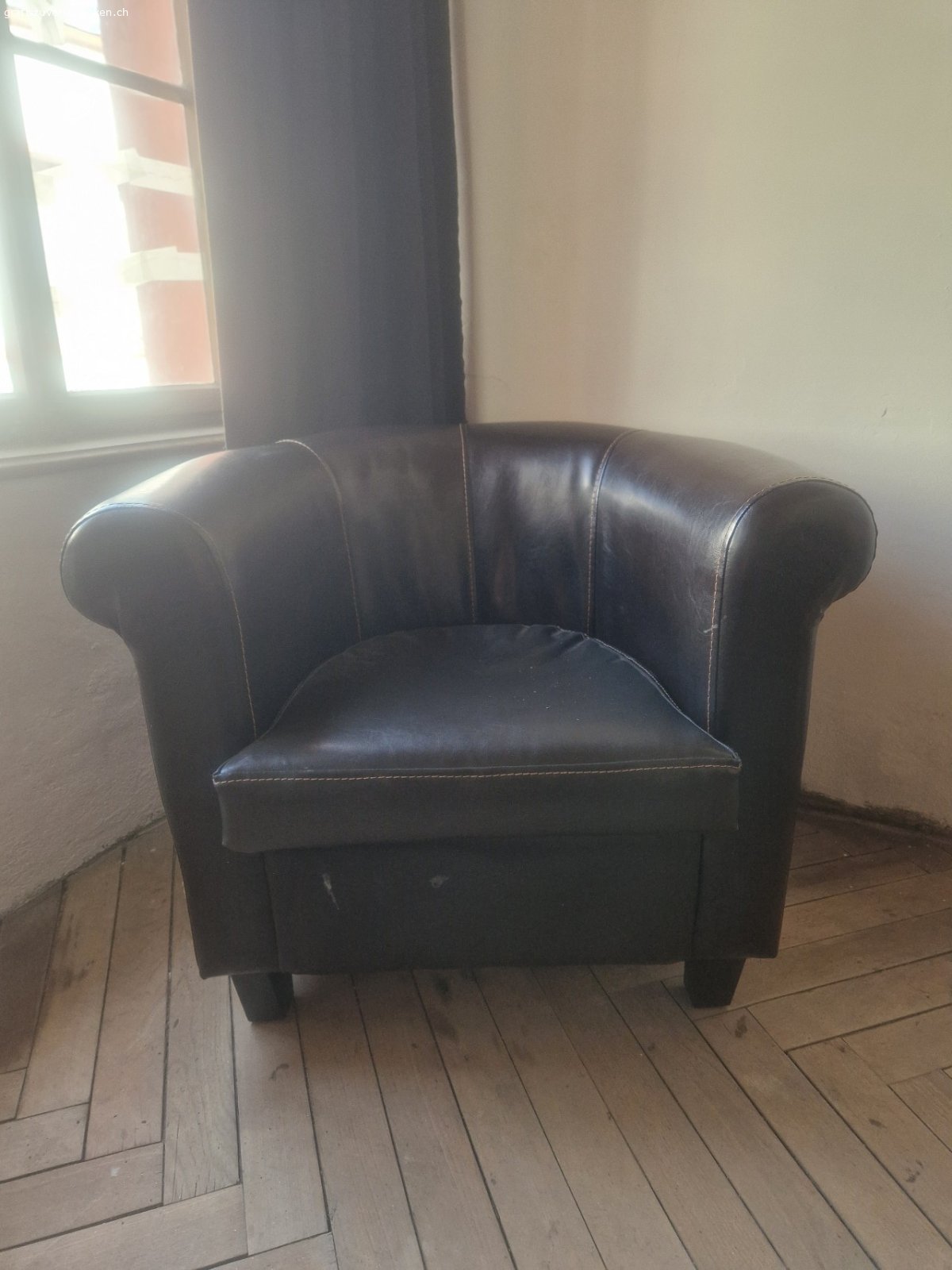 sofa und 2 sessel. robust mit gebrauchsspuren guter zustand
standen in meinem atelier
kann evtl auch bringen