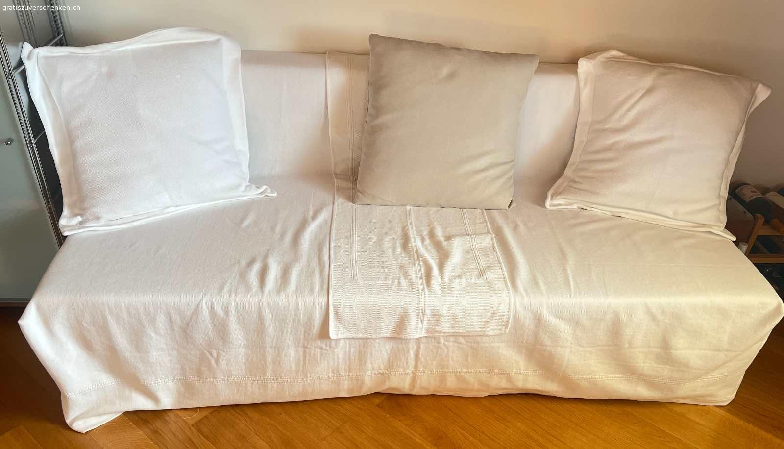 Sofa. Farbe: beige, Überzug: offwite
Masse:
190x80x74cm (lxbxh)
Lehne: 35cm hoch, 14,5cm dick
Sitzfläche: 190x66x14,5cm (lxbxh)
Box für Decke und Kissen:
160x60x17cm (lxbxh)
Liegefläche: 190x127x 14,5cm (lxbxh)

Wird mit Überzug und 3 grossen Kissen abgegeben. 

Kein Versand, muss abgeholt werden!