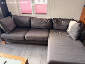 Sofa. Sofa gebraucht, sehr bequem, Anzüge separat abnehmbar und können in der Waschmaschine gereinigt werden
Siehe Beschädigung!
Abholung in Oberdiessbach.