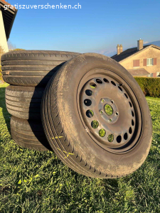 Sommerräder. Noch gute, brauchbare Sommerreifen mit Stahlfelgen, Profil mind. 5mm
205/60R16
Sava
Wegen Fahrzeugwechsel abzugeben.

Kein Versand, nur Abholung