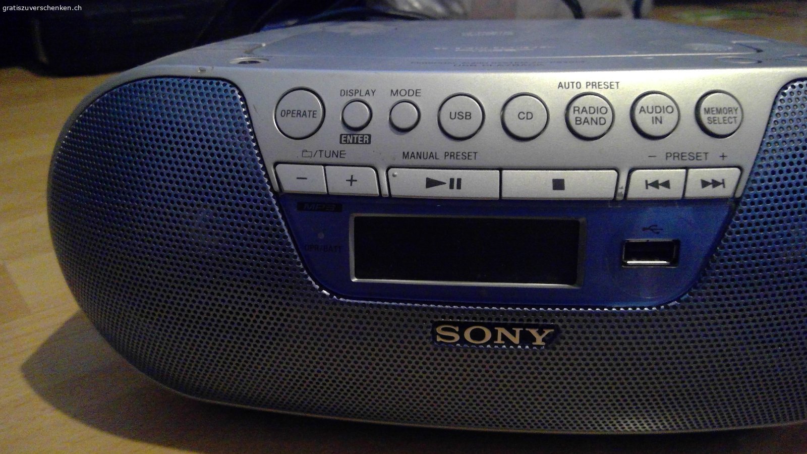 Sony Radio, CD-Player, USB Player. Tadellos funktionierender Radio, CD-Spieler, USB-Stick Player, mit Stromkabel. Funktioniert tipptopp.