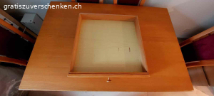 Stabiler Holztisch zu verschenken. Gratis abzugeben: stabiler Holztisch mit Schublade und 4 Stühlen: Gebrauchsspuren vorhanden.
Masse Tisch: 120 x 79cm Höhe: 75cm.
Schublade: 51 x 49cm.
Muss in Ermatingen abgeholt werden. Bei Interesse gerne melden.