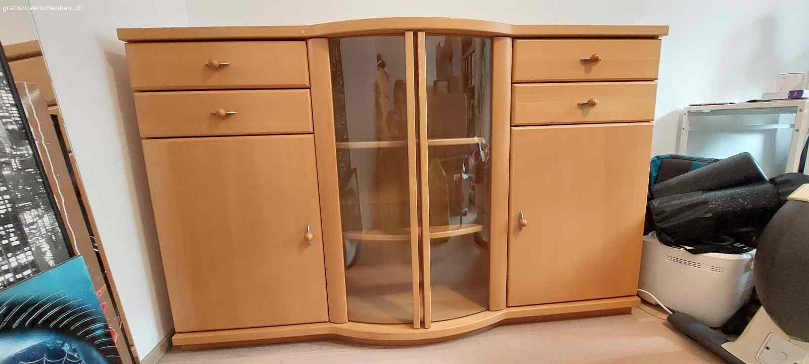 Stabiles Siteboard zu verschenken. Gratis abzugeben: Kästli aus Holz mit 4 Schubladen und Glasvitrine: Gebrauchsspuren vorhanden.
Masse 155.5 x 45-52cm Höhe: 97cm.
Schubladenbreite ca. 48cm
Glasvitrinenbreite: ca. 60cm
Muss in Ermatingen abgeholt werden. Bei Interesse gerne melden.