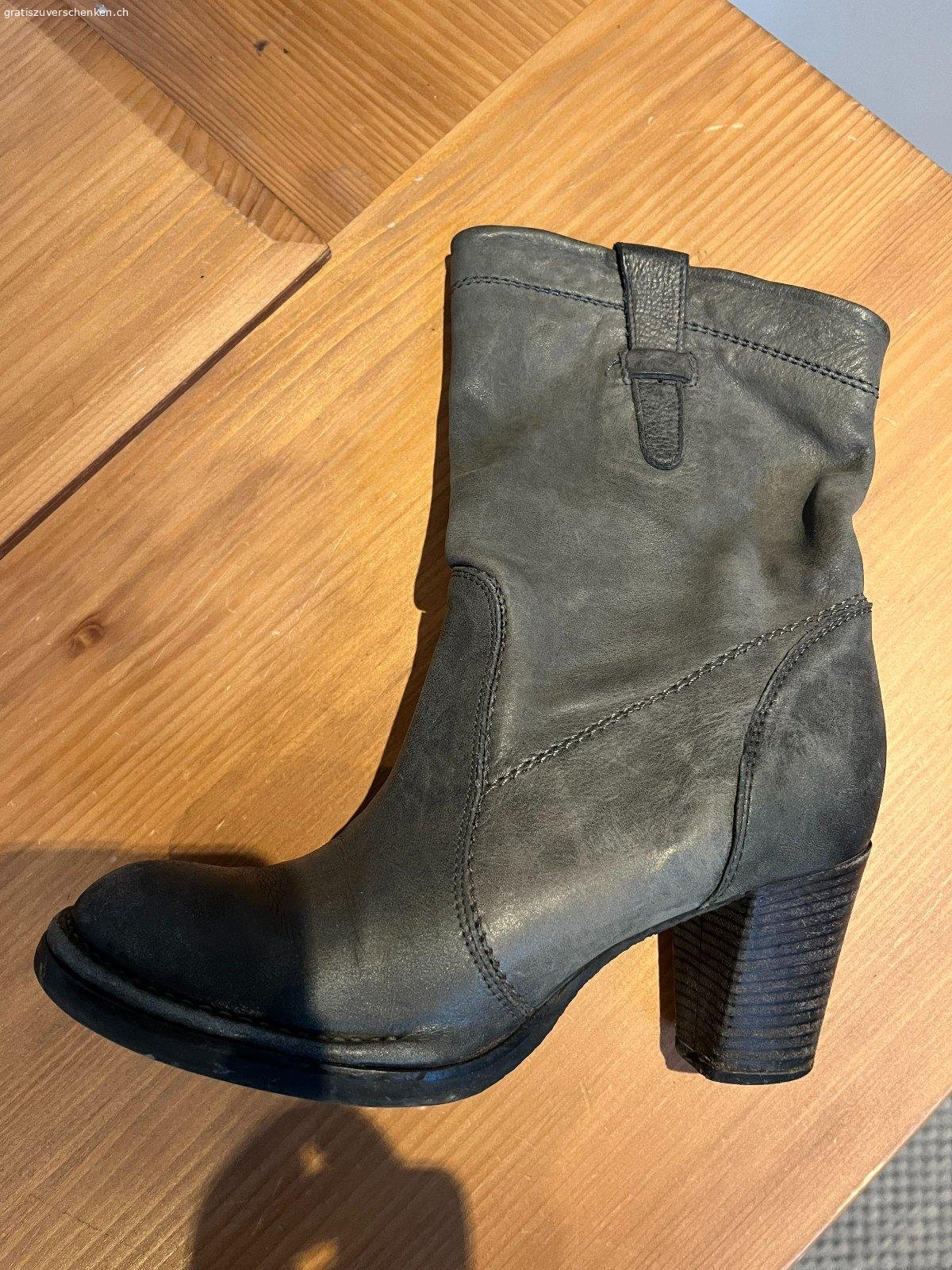 Stiefeletten. Graue Stiefeletten - Grösse 37