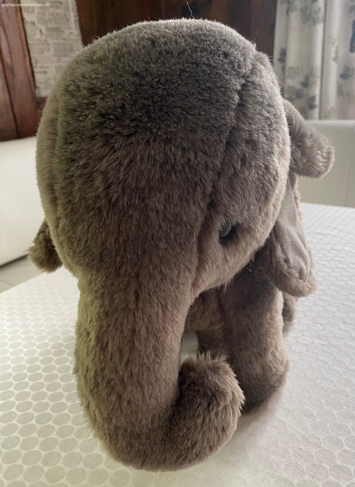 STOFFTIER ELEFANT GRÖSSE CA. 33 CM X 40 CM. Da dieser Artikel nicht abgeholt wurde, nochmals aufgeschaltet:

Stofftier Elefant Grösse ca. 33 cm x 40 cm. Guter Zustand, da nur als Deko verwendet. Frisch gewaschen. Steht gut, da die Fusssohlen aus etwas festerem Material sind.


﻿﻿Ich versende auch gegen Porto. 
Twint akzeptiert 
Kontakt nur via WhatsApp, Mail oder SMS 
Bitte keine Anrufe.