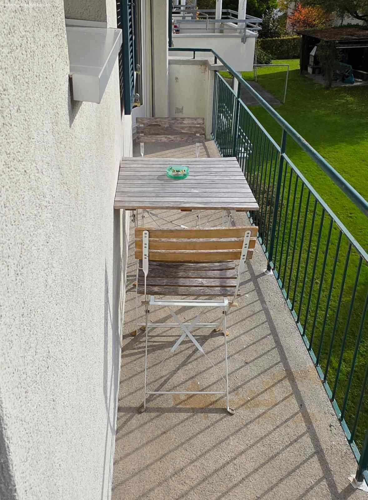 Stühle mit Tisch für Balkon. Gratis