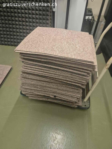 Teppichfliesen 50x50cm gratis zum abholen. Beige Teppichflesen, 50x50cm, 120Stk = 30m2
Gebraucht und in gutem Zustand. Geeignet für Bandraum.