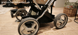 Teutonia Mistral Sports Kinderwagen. Baby und Kinderwagen mit Wanne. Kann zum Sportsitz einfach umgebaut werden.
Gewaschen und komplett geputzt.