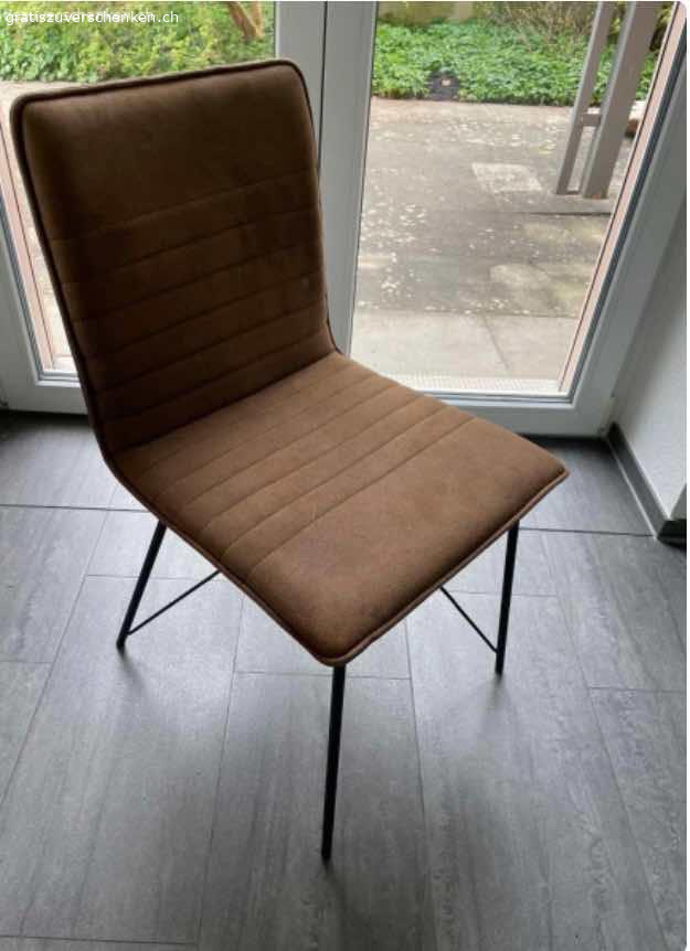 Tisch Boho 110 cm mit oder ohne Stühle. Wieder zu haben, da nicht abgeholt:

Der Tisch ist in gutem Zustand und coolem Boho Look.
Durchmesser 110cm
Der Tisch ist ohne und mit 4 Stühlen erhältlich. Die Stühle haben sichtbare Gebrauchsspuren von Katzen.