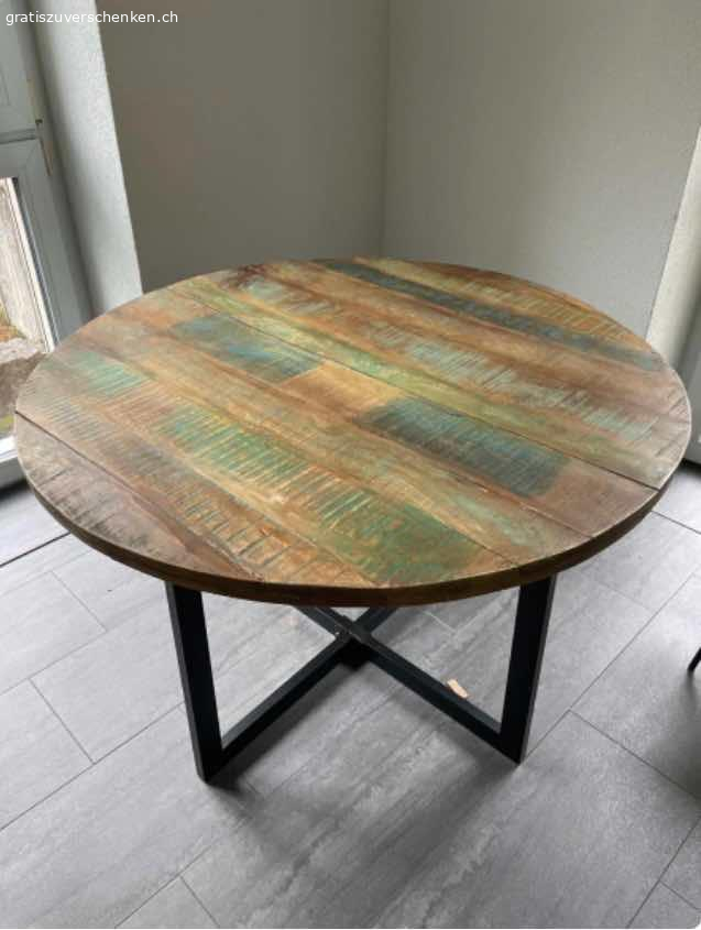 Tisch Boho 110 cm mit oder ohne Stühle. Wieder zu haben, da nicht abgeholt:

Der Tisch ist in gutem Zustand und coolem Boho Look.
Durchmesser 110cm
Der Tisch ist ohne und mit 4 Stühlen erhältlich. Die Stühle haben sichtbare Gebrauchsspuren von Katzen.