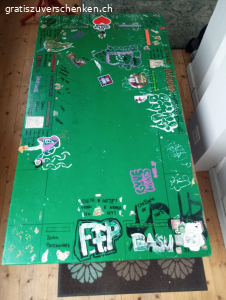 Tisch für z.b Wohnzimmer und bas. wer will kann ihn neu bemalen oder serviettentechnifizieren oder was du dir wünschst. wer möchte kann aber auch einfach diese neue blumen Tischdecke mit dazu haben ☺️?