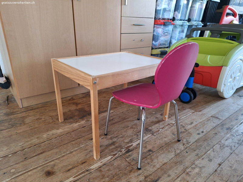 Tischchen evt mit Stuhl