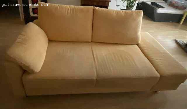 Bettsofa in der Farbe Senfgelb. Sofa - kann zu einem Bett umgewandelt werden
Sehr schöner Zustand - keine Flecken
H: 80cm / L: 180cm / B: 93cm
Gute Liegequalität 140x200
mit Metallfüssen

**Muss bis Freitag, , 16.05.2025 abgeholt werden