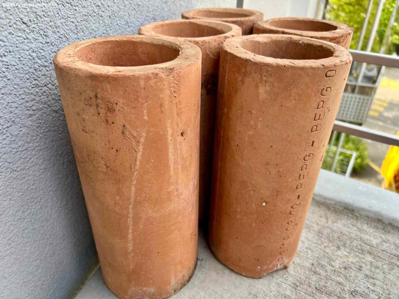 Tonröhren zur Lagerung von Weinflaschen