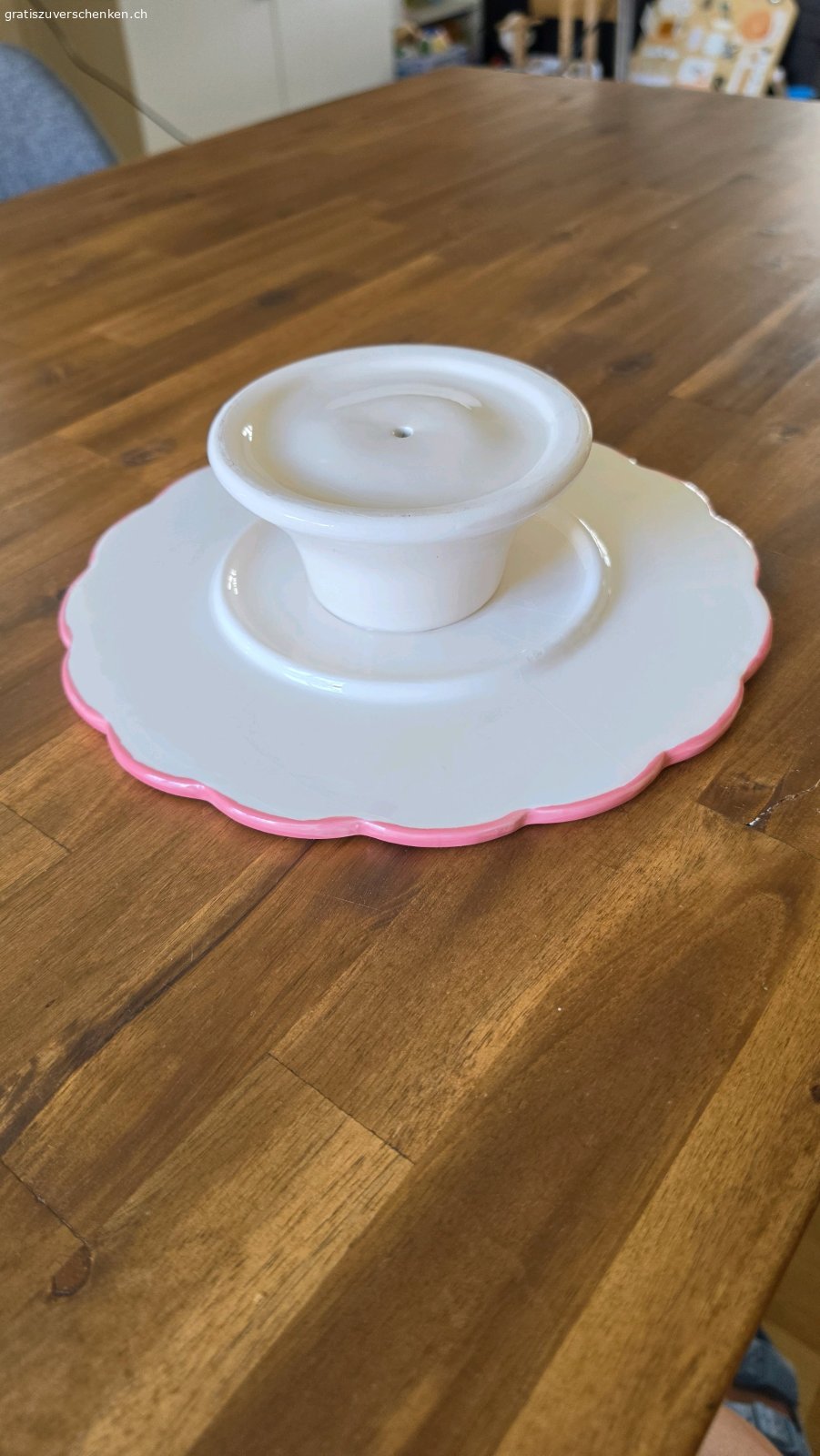 Tortenplatte "Cupcake". Schöne Tortenplatte mit Cupcake Motive.
24-25cm Durchmesser
Zum Abholen