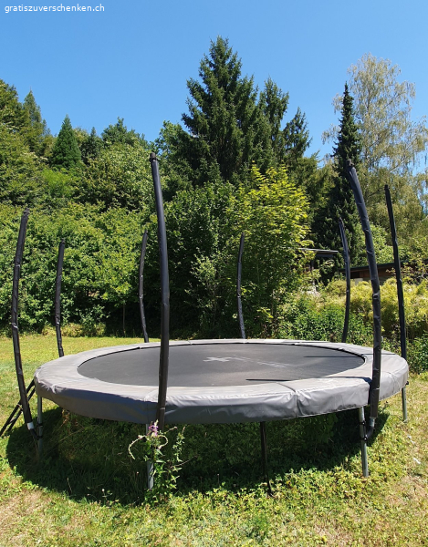 Trampolin Marke TITAN, Durchmesser 425 cm, Jahrgang 2020