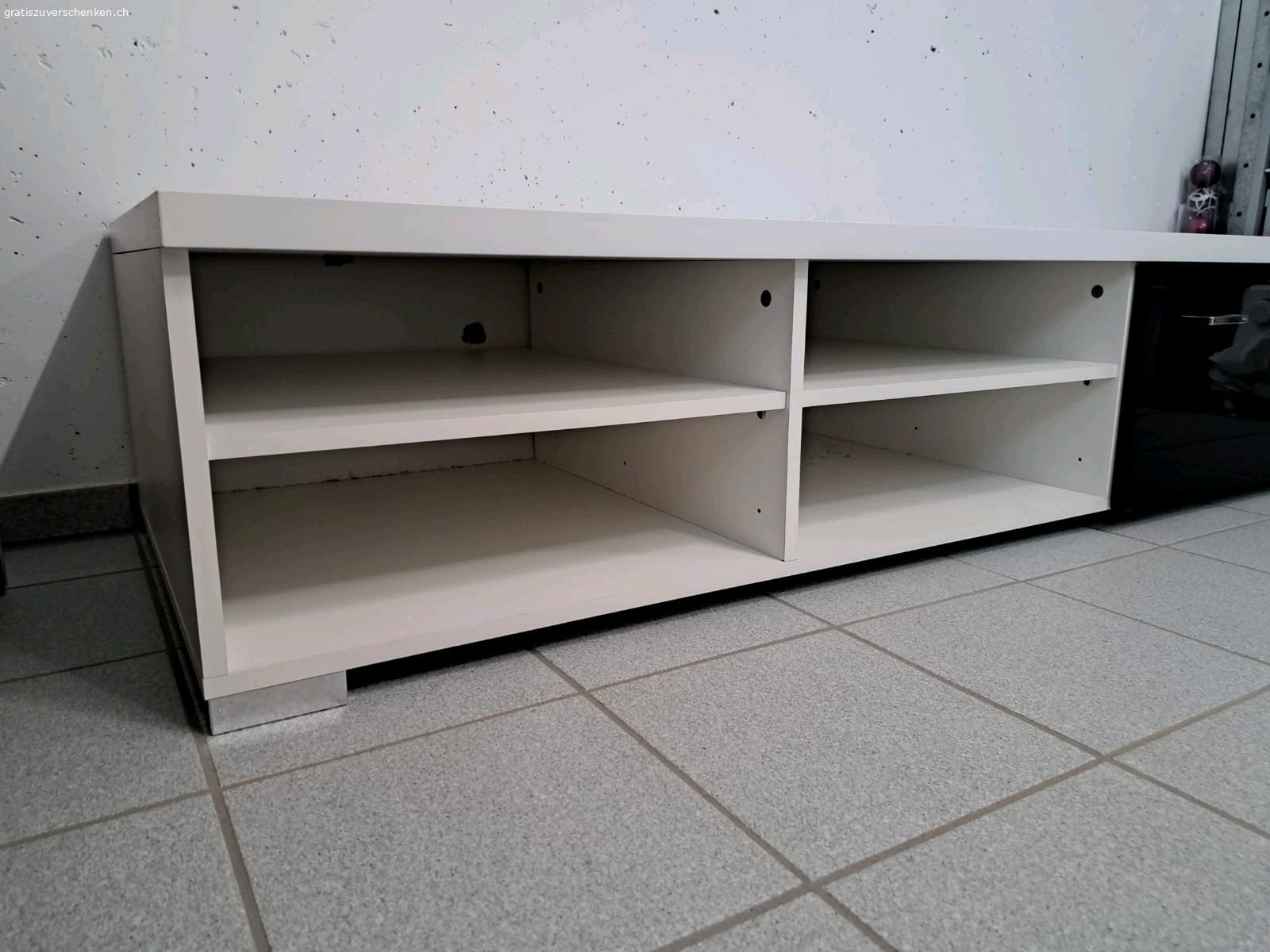 TV Möbel. Schönes TV Möbel
2 Meter lang
35cm hoch
60cm tief