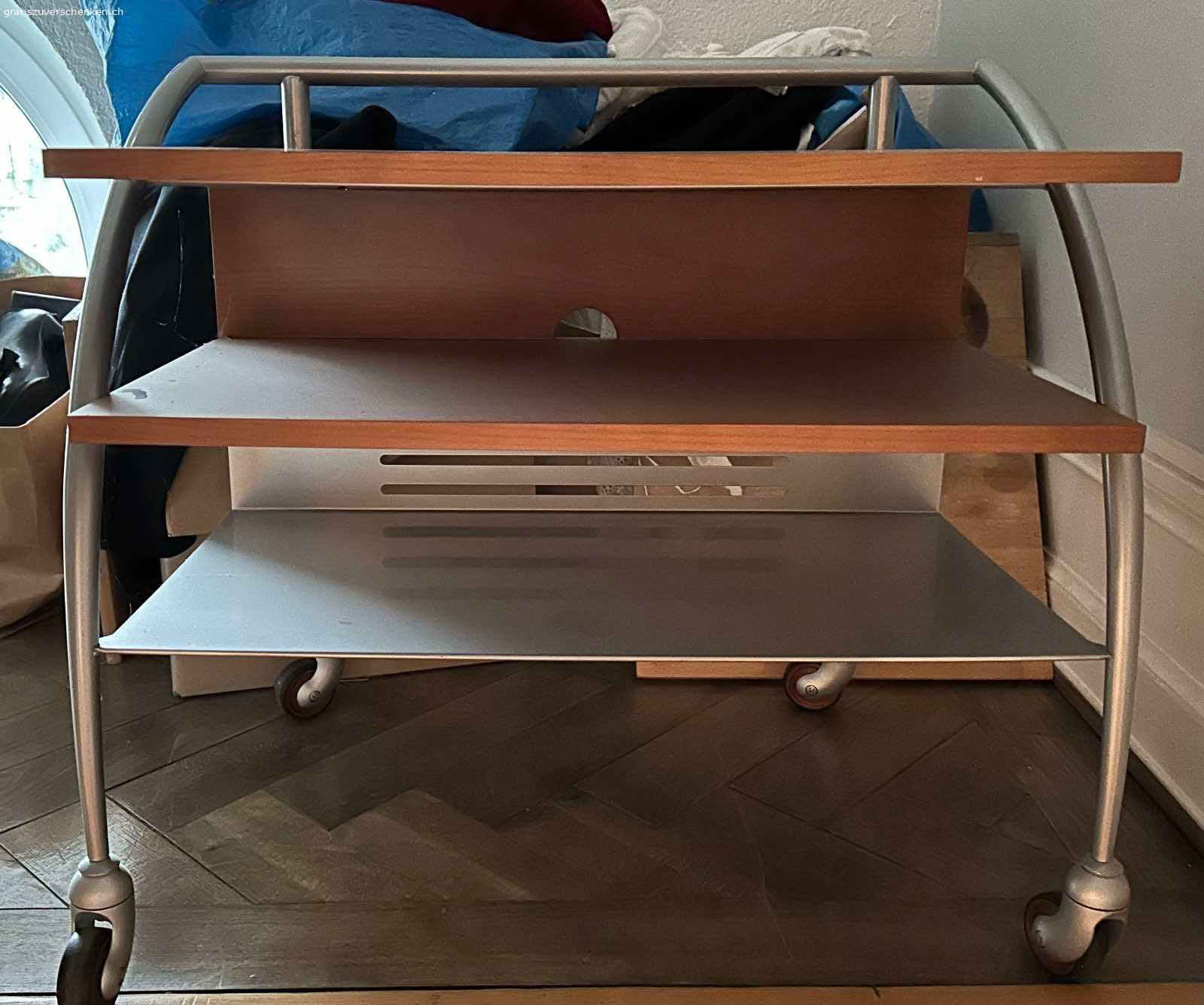 TV oder PC-Schrank. TV-oder PC Schrank abzugeben