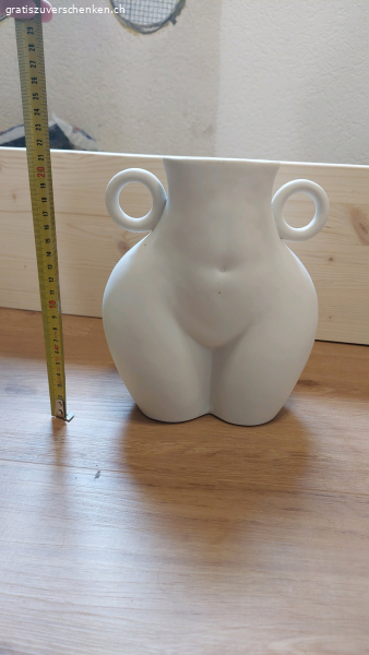 Vase, Gläser, Holzschachteln