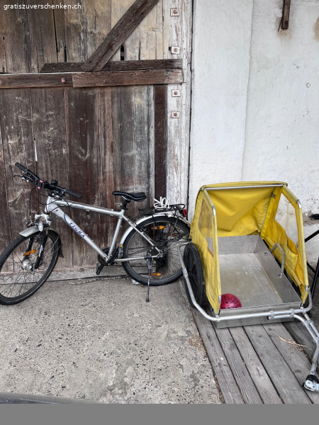 Velo und Anhänger