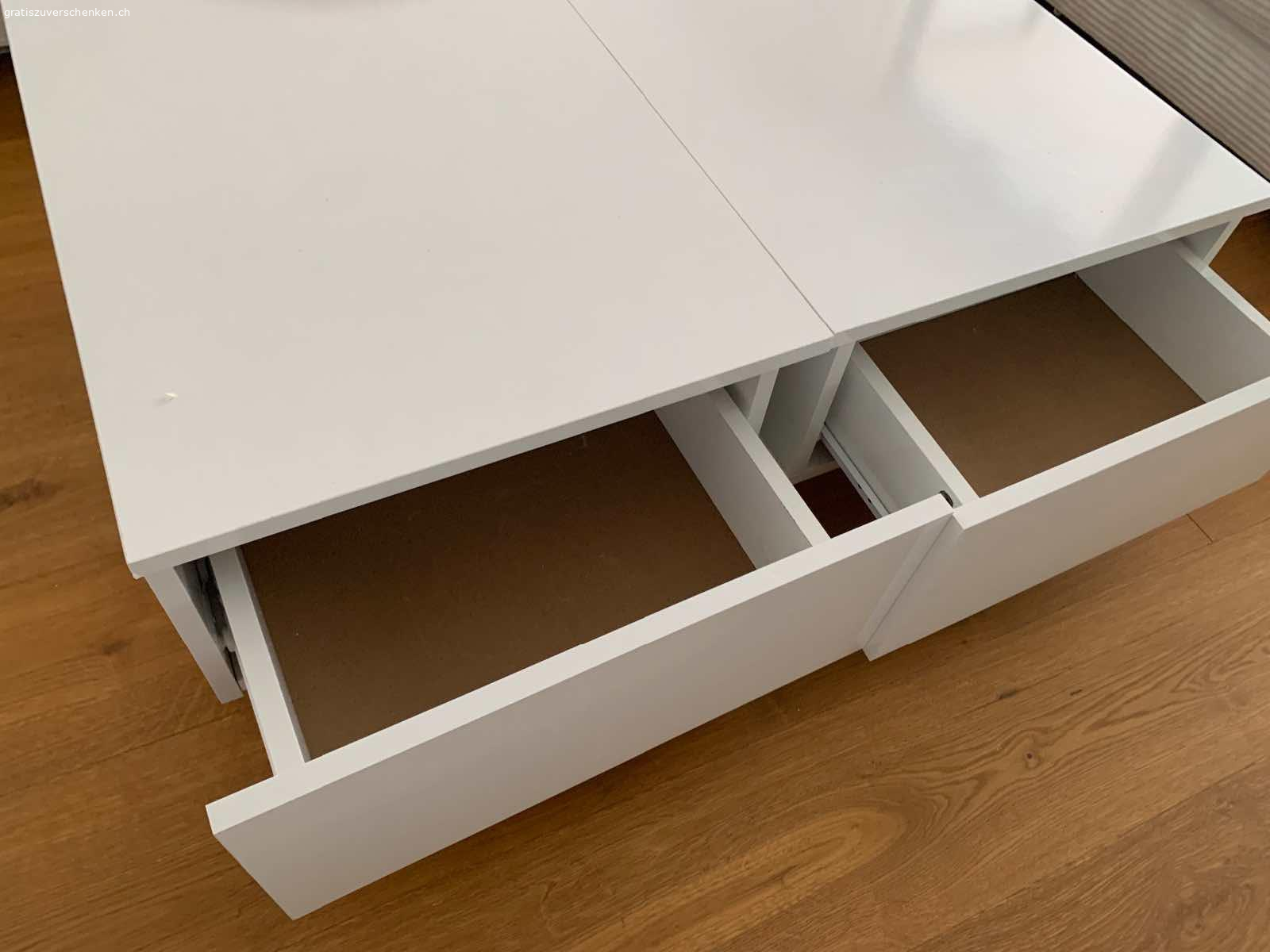 Verschenken Couchtisch. GRATIS :
Wir verschenken einen TV-Tisch mit 4 Schubladen aus Holz.
Die Qualität ist nicht ausgezeichnet, aber der Tisch sieht schön aus und ist sehr praktisch.
Maße: Höhe 31 cm, Länge 90 cm, Tiefe 60 cm.
Ideal für das Wohnzimmer.
Es ist zu abholen