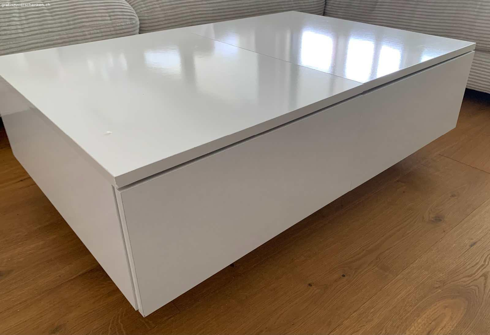 Verschenken Couchtisch. GRATIS :
Wir verschenken einen TV-Tisch mit 4 Schubladen aus Holz.
Die Qualität ist nicht ausgezeichnet, aber der Tisch sieht schön aus und ist sehr praktisch.
Maße: Höhe 31 cm, Länge 90 cm, Tiefe 60 cm.
Ideal für das Wohnzimmer.
Es ist zu abholen