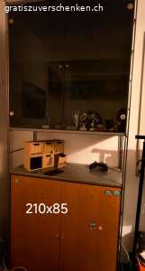 Vitrine. Gratis Vitrine. Abholung in Rombach