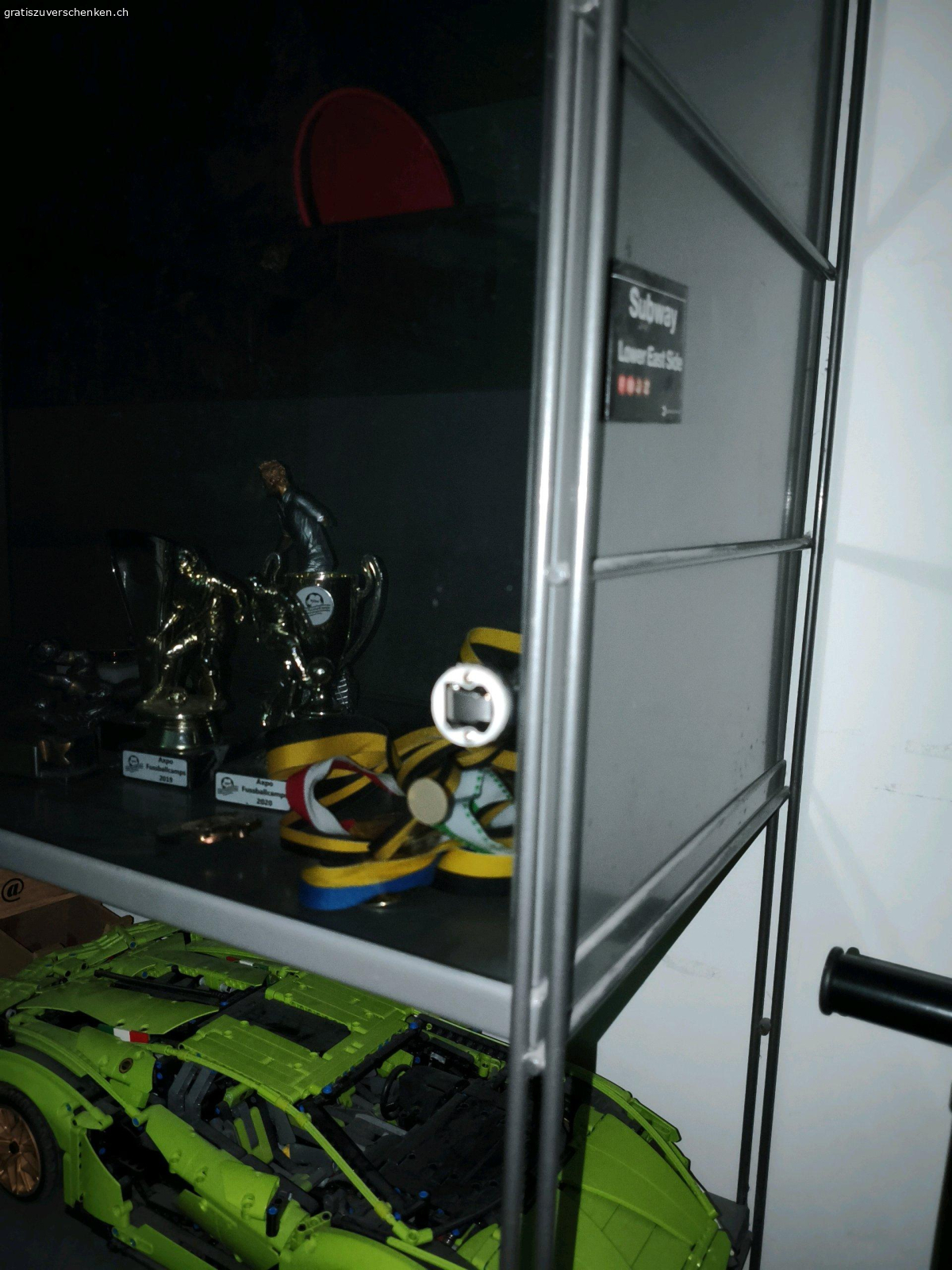 Vitrine. Gratis Vitrine. Abholung in Rombach