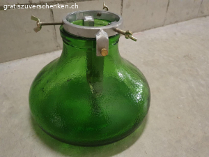 Weihnachtsbaumständer. Weihnachtsbaumständer aus Glas gratis abzugeben