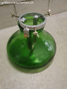 Weihnachtsbaumständer. Weihnachtsbaumständer aus Glas gratis abzugeben