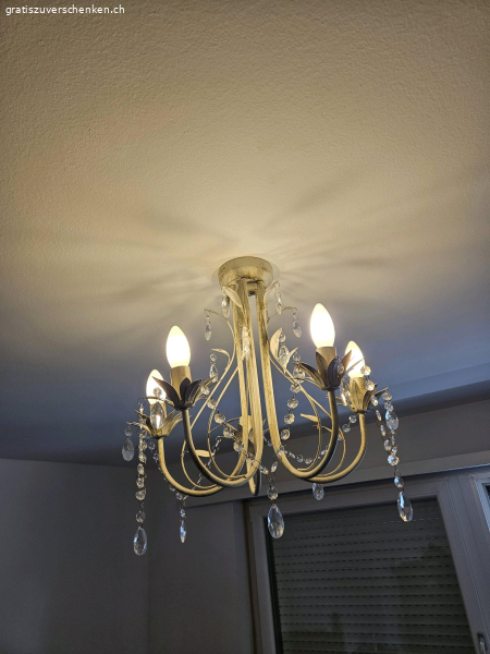 Weisser Kronleuchter