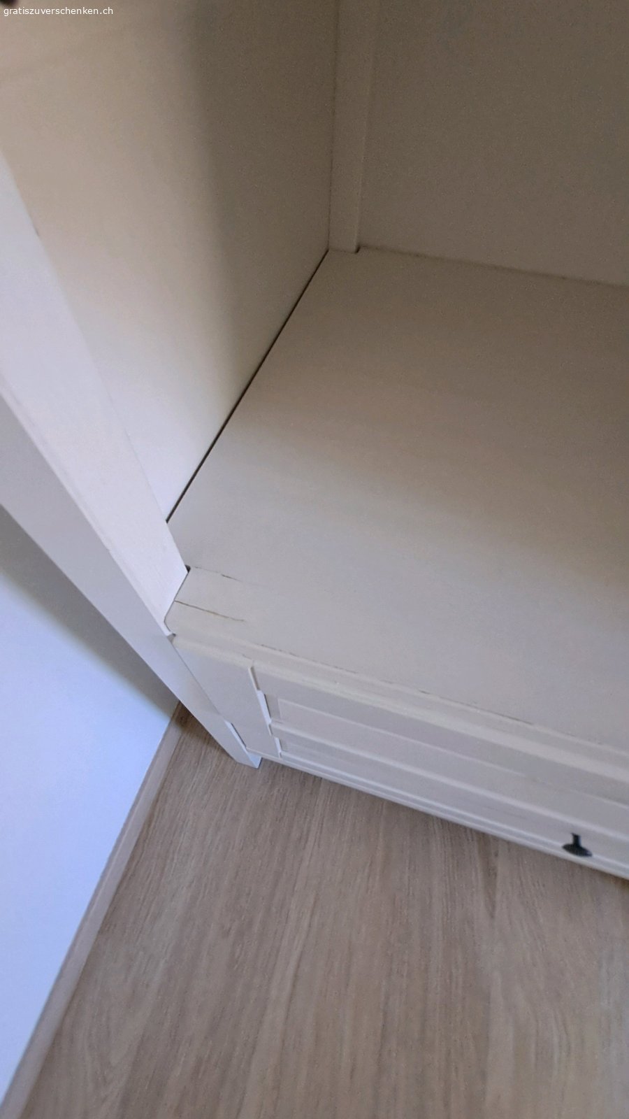 Wickeltisch. Der Wickeltisch ist benutzt, aber in sehr gutem Zustand. Die Länge ist circa 80 cm und die Breite 110 cm.