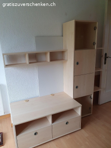 wohnwand. kleinere Wohnwand hat ein zwei flecken, kann abgedeckt werden.