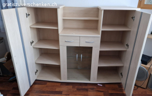 Wohnzimmermöbel. Gratis in Oberiberg Wohnzimmermöbel abzuholen. Hat wie auf dwn Bildern ersichtlich Mängel.