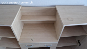 Wohnzimmermöbel. Gratis in Oberiberg Wohnzimmermöbel abzuholen. Hat wie auf dwn Bildern ersichtlich Mängel.