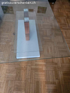 Wohnzimmertisch. Zu verschenken