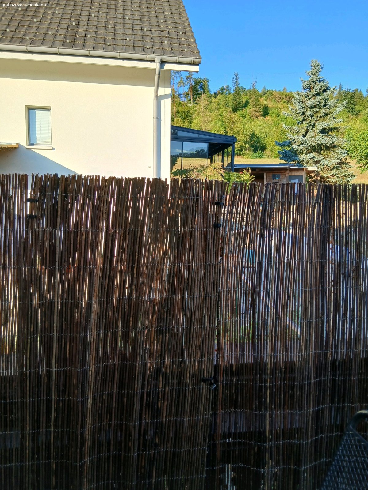 zu Verschenken. Weidezaun
3m + 5m Breite
1,50 m Hoch
wegen Umzug abzugeben.
Muss abgeholt werden.
